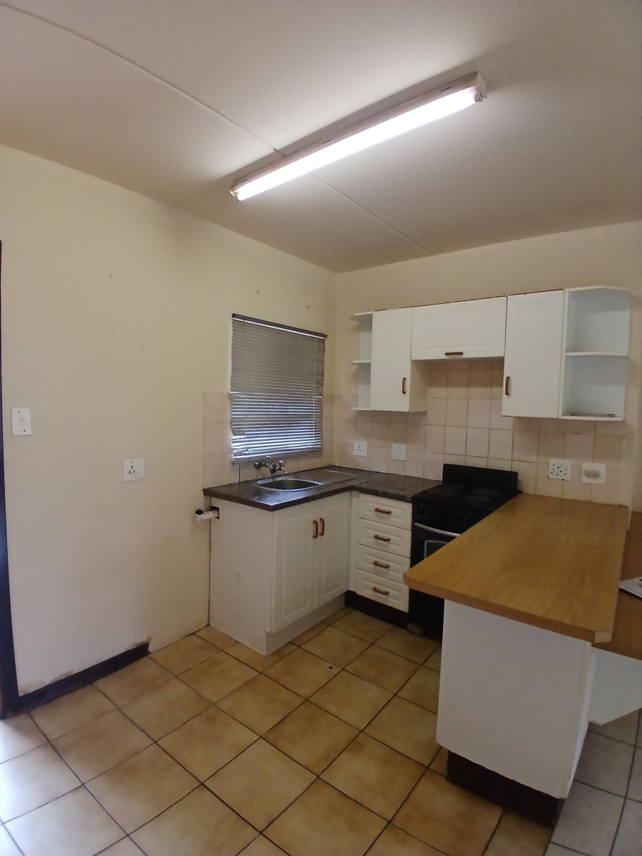 2 Bedroom Property for Sale in Geelhoutpark North West
